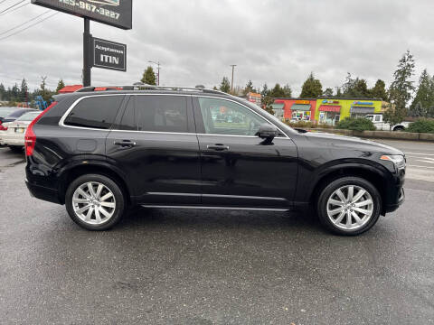 2016 Volvo XC90 T6 Momentum