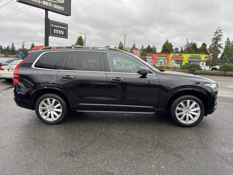 2016 Volvo XC90 T6 Momentum