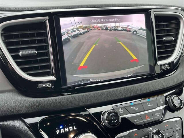 2025 Chrysler Pacifica Select