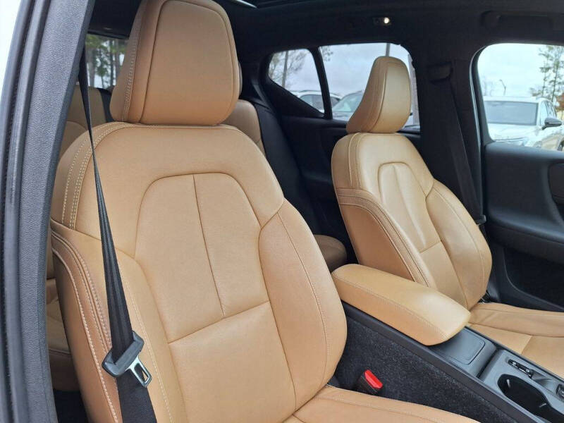 2019 Volvo XC40 T5 Momentum