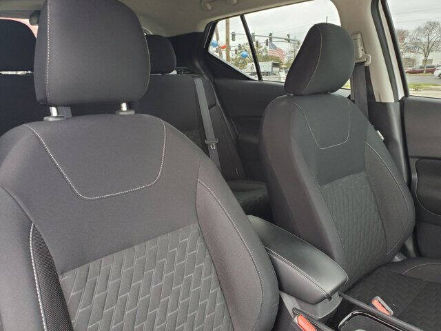 2023 Nissan Kicks SV