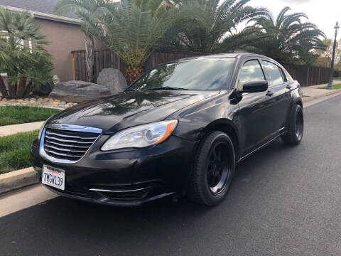 2014 Chrysler 200 for sale at PERRYDEAN AERO in Sanger CA