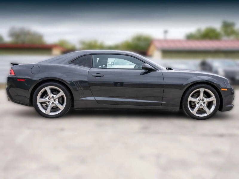 2015 Chevrolet Camaro Coupe 2LT photo 2