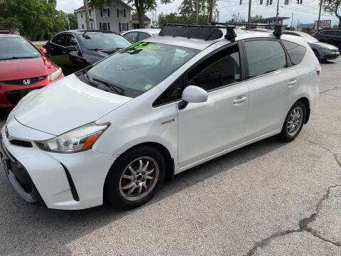 2015 Toyota Prius v Two