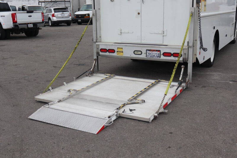 2015 Freightliner MT45 Chassis