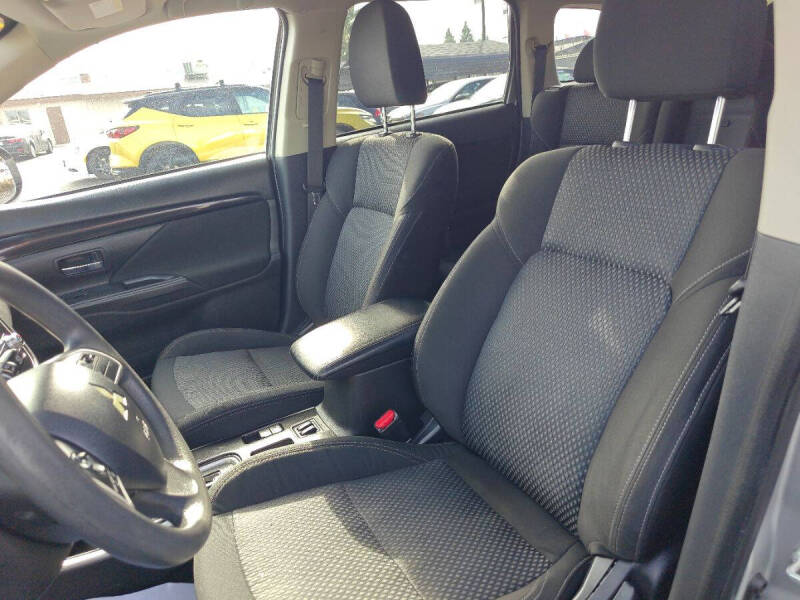 2020 Mitsubishi Outlander ES