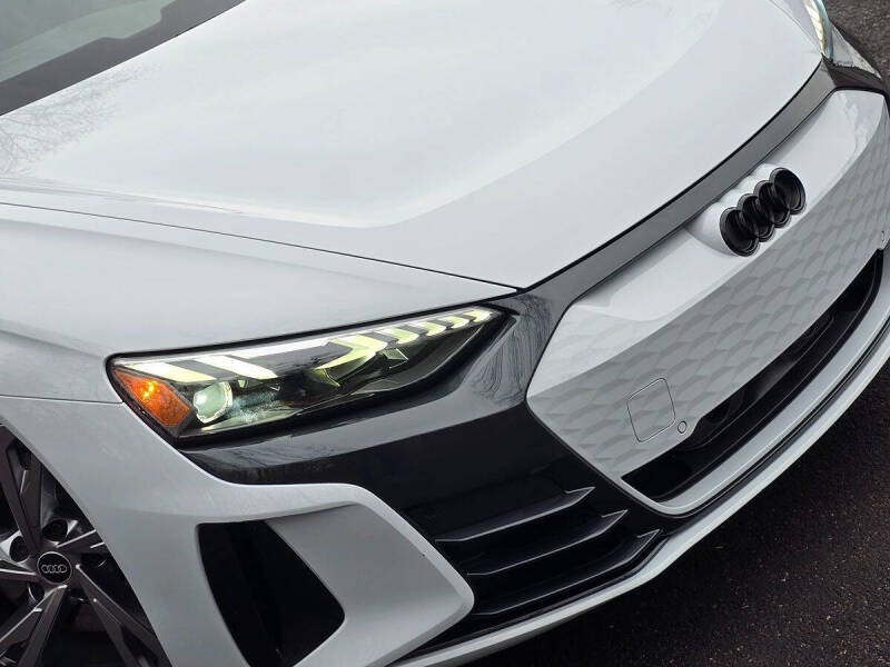 2023 Audi e-tron GT quattro Premium Plus