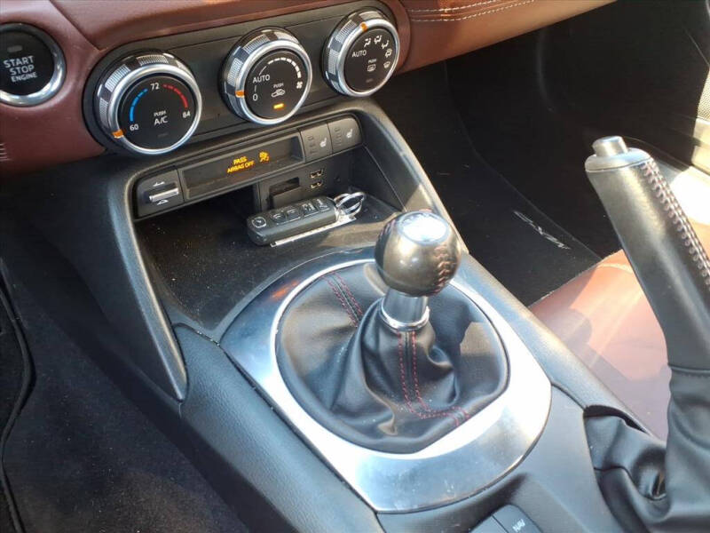 2017 Mazda MX-5 Miata RF Launch Edition SV