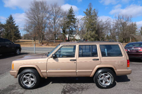 1999 Jeep Cherokee for sale at GEG Automotive in Gilbertsville PA