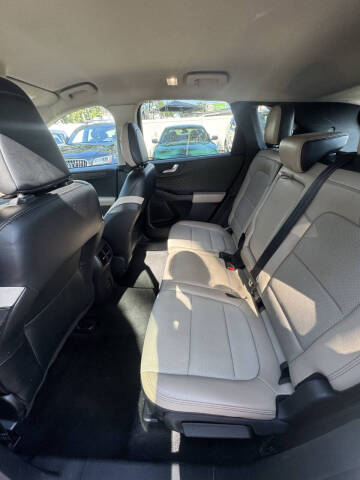 2020 Ford Escape Titanium