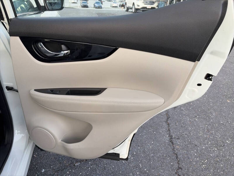 2022 Nissan Rogue Sport SV