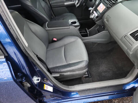 2013 Toyota Prius v Five