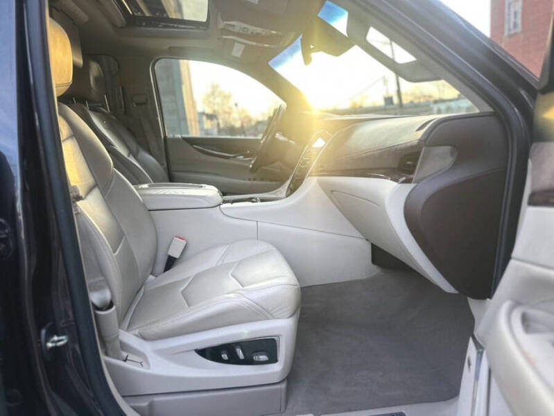 2015 Cadillac Escalade Luxury