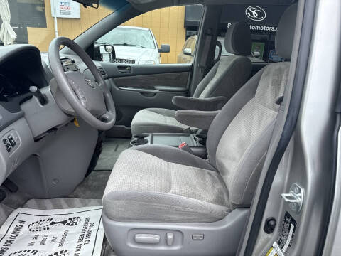 2010 Toyota Sienna LE 7-Passenger