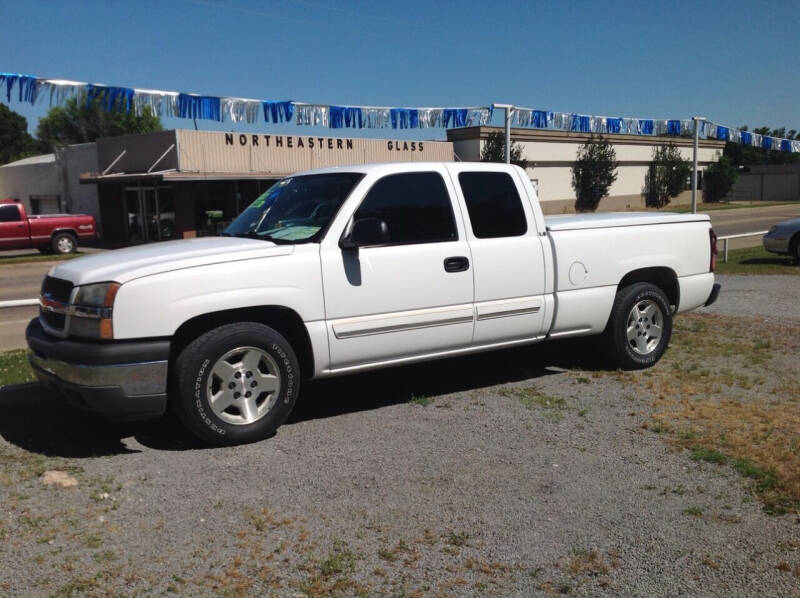 2005 Chevrolet Silverado 1500 for sale at GIB'S AUTO SALES in Tahlequah OK