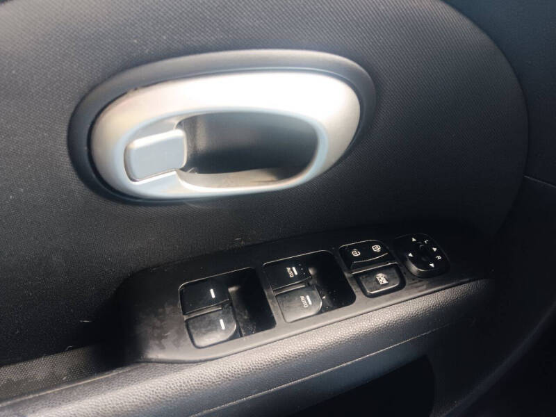 2014 Kia Soul +