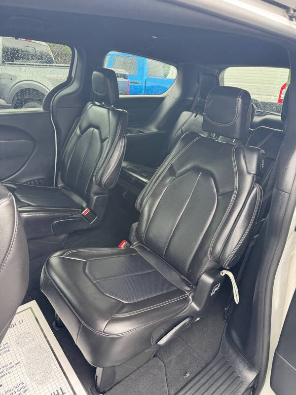 2025 Chrysler Pacifica Select