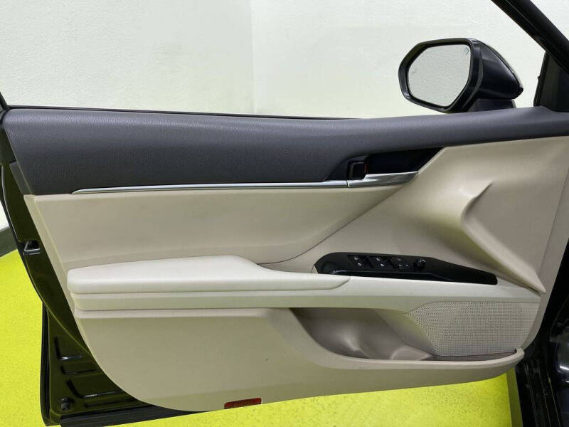 2020 Toyota Camry LE