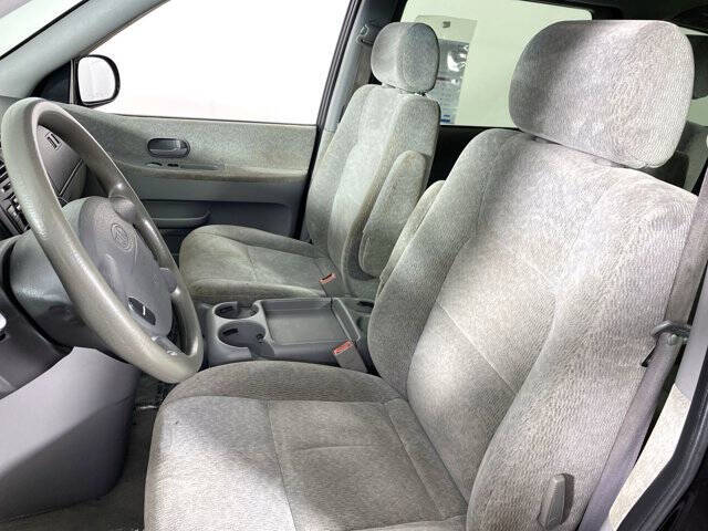 2005 Kia Sedona LX