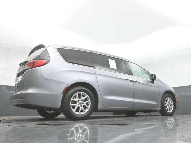 2021 Chrysler Voyager LX