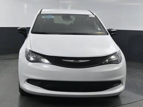 2025 Chrysler Voyager LX