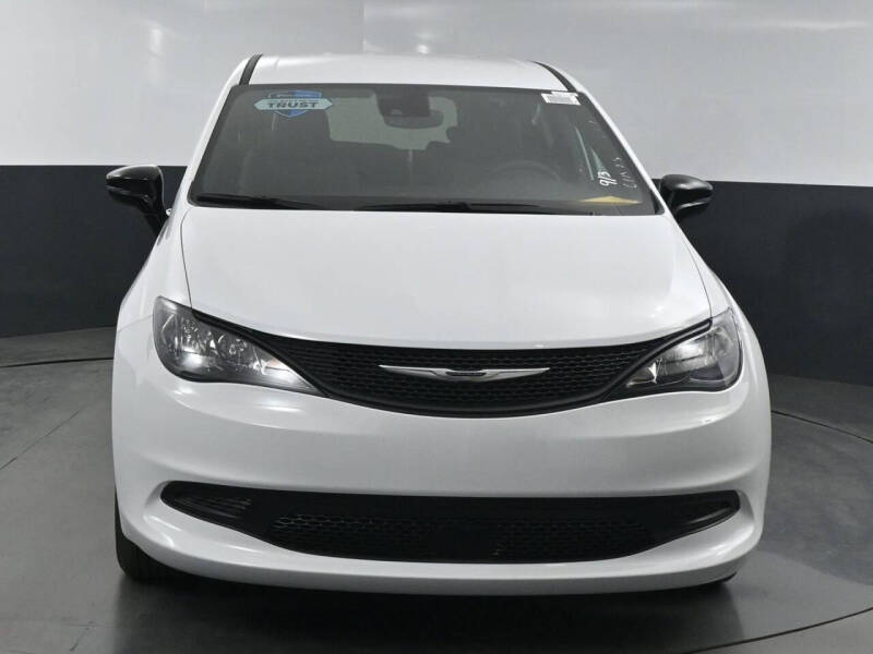 2025 Chrysler Voyager LX