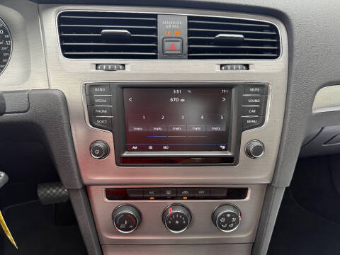 2017 Volkswagen Golf TSI S