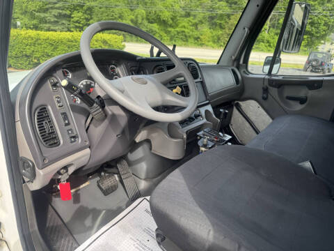 2005 Freightliner M2 112