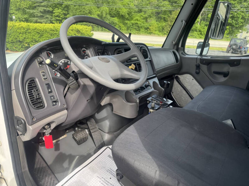 2005 Freightliner M2 112