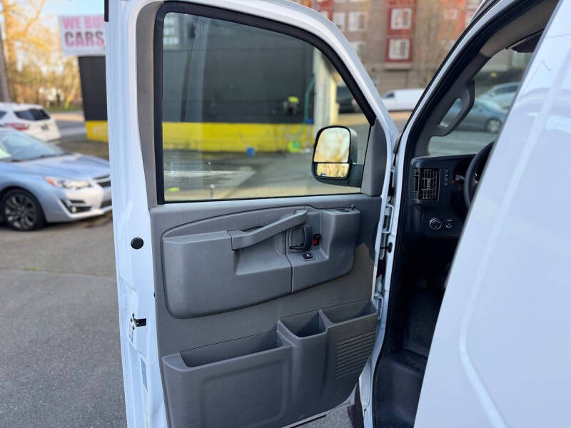 2025 Chevrolet Express 2500