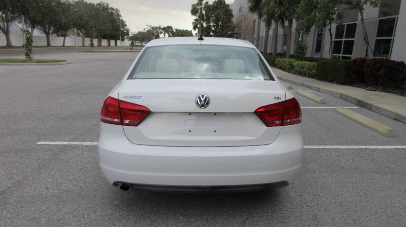 2014 Volkswagen Passat Wolfsbug Edition photo 4