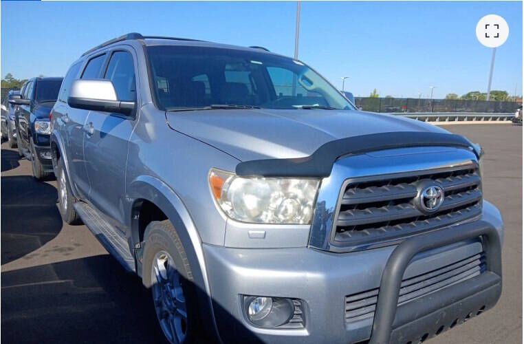 2014 Toyota Sequoia SR5's photo