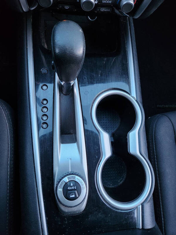 2017 Nissan Pathfinder SV