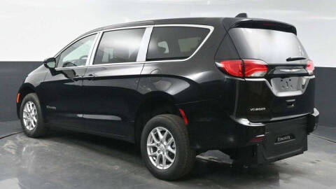 2025 Chrysler Voyager LX