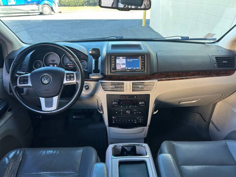 2014 Volkswagen Routan SEL Premium