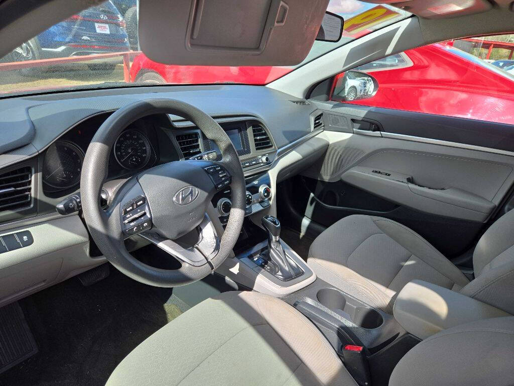 Red 2019 Hyundai ELANTRA SE SE 4dr Sedan 6A 6