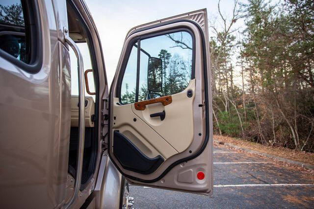 2015 Freightliner M2 106