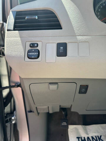 2011 Toyota Sienna LE 8-Passenger