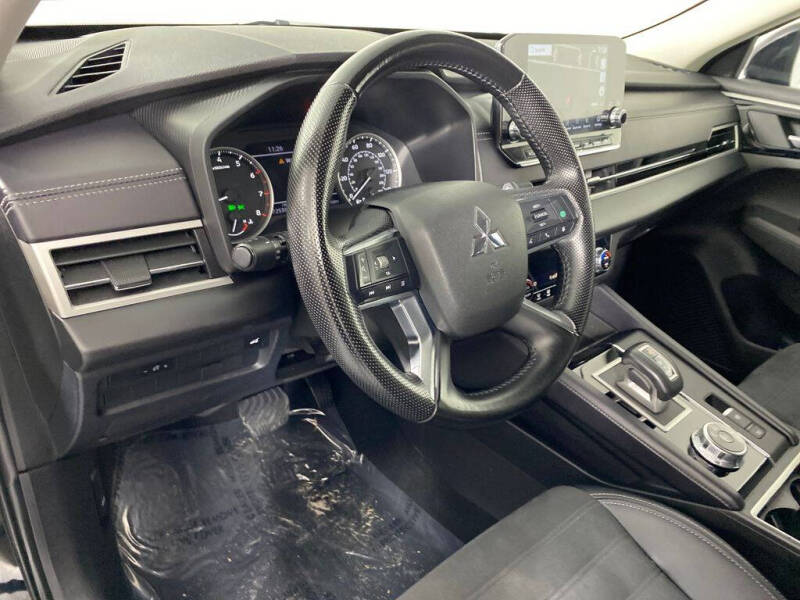 2024 Mitsubishi Outlander SE