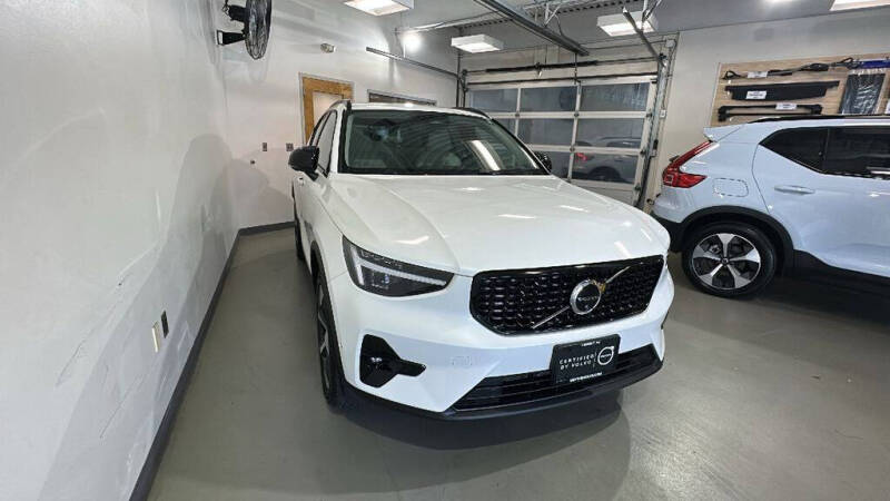 2026 Volvo XC40 B5 Plus