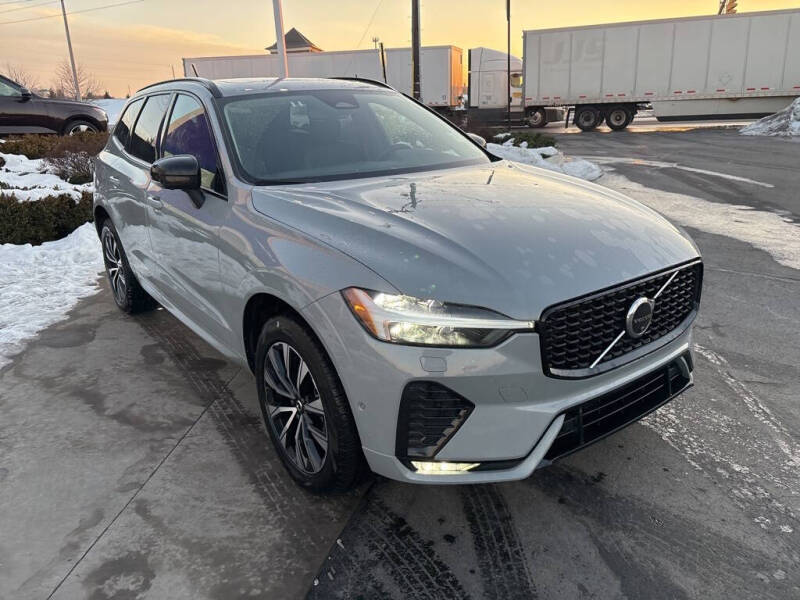 2025 Volvo XC60 B5 Plus Dark Theme