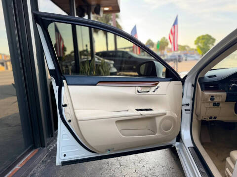 2013 Lexus ES 300h