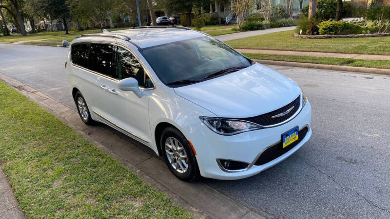 2020 Chrysler Pacifica Touring L photo 6