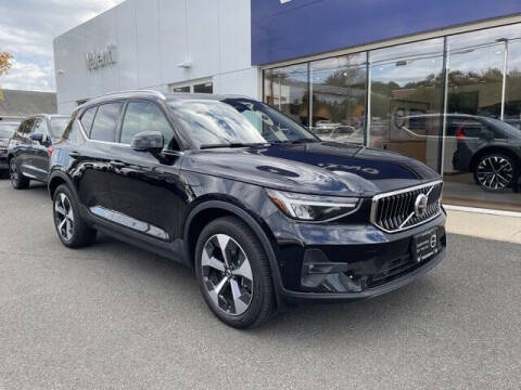 2025 Volvo XC40 B5 Plus Bright Theme