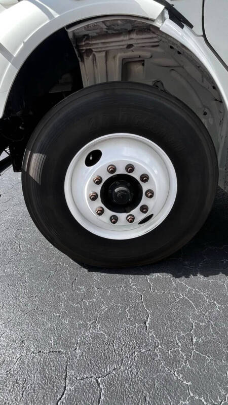 2018 Freightliner M2 106