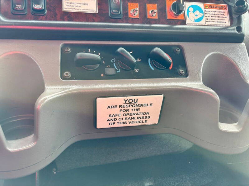 2014 Freightliner M2 106