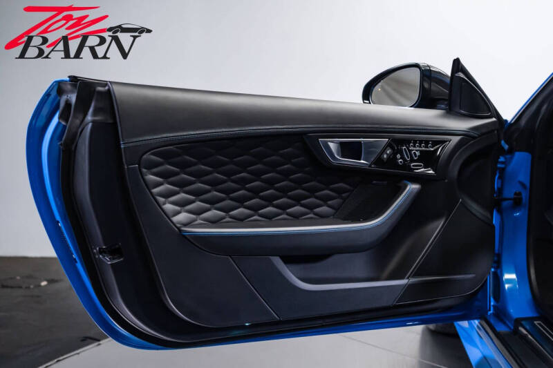 2017 Jaguar F-TYPE SVR