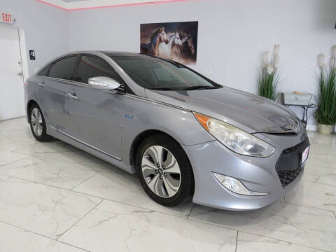 2015 Hyundai Sonata Hybrid for sale at Dealer One Auto Credit in Oklahoma City OK