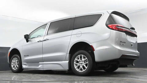 2024 Chrysler Pacifica Touring L