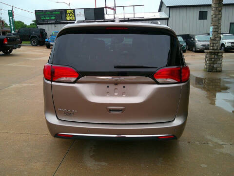 2017 Chrysler Pacifica Touring-L Plus